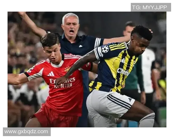 英超激战本菲卡与曼联战成平局乌龙球引发争议判罚引爆全场气氛