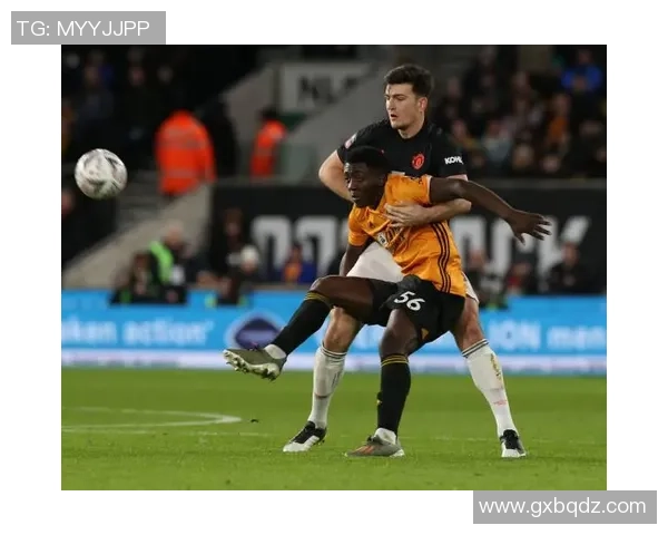 足总杯激战曼联与多特蒙德0比0平局绝杀瞬间引发全场热烈反响