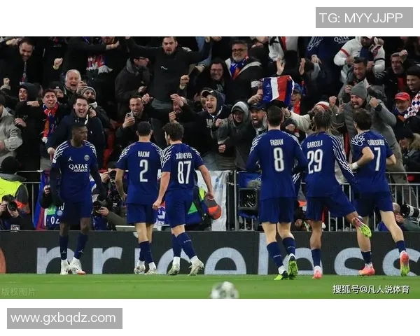 世界杯激战巴萨险胜利物浦点球争议引发全场狂欢