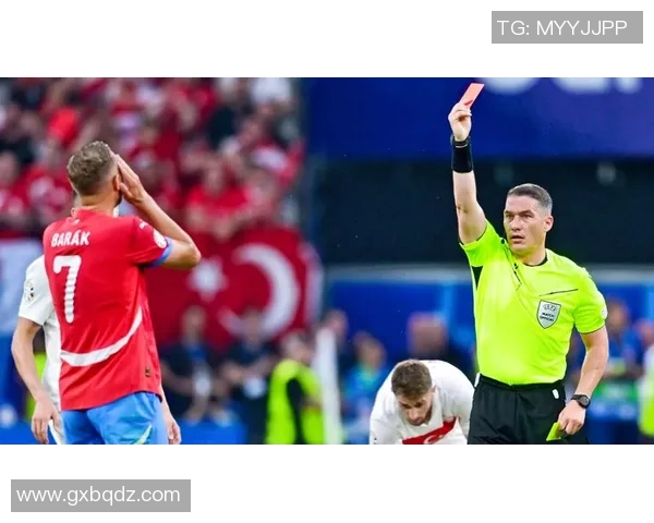 德甲精彩对决拜仁轻取里昂争议判罚引发全场热议 德甲精彩对决拜仁轻取里昂争议判罚引发全场热议