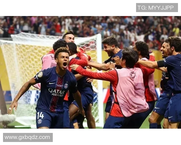 欧联杯精彩对决里昂小胜巴黎圣日耳曼帽子戏法引发争议判罚