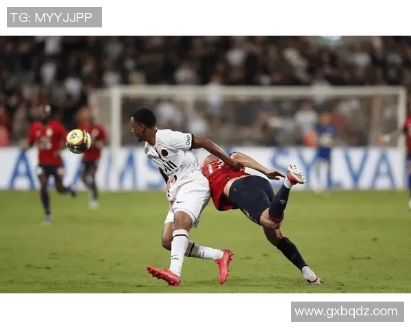 中超联赛波尔图与巴黎圣日耳曼激战成平局全场精彩瞬间回顾